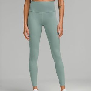Lululemon misty glade wunder trains size 10, 25” in perfect condition.